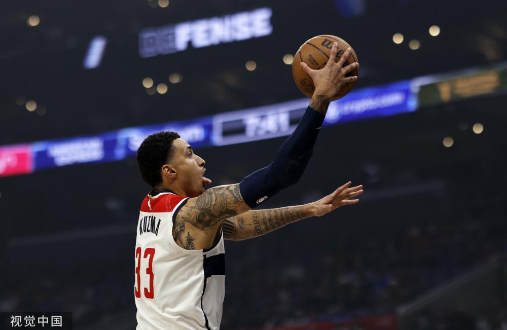 球员受伤而 球员受伤而