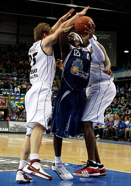 中不慎左膝 中不慎左膝